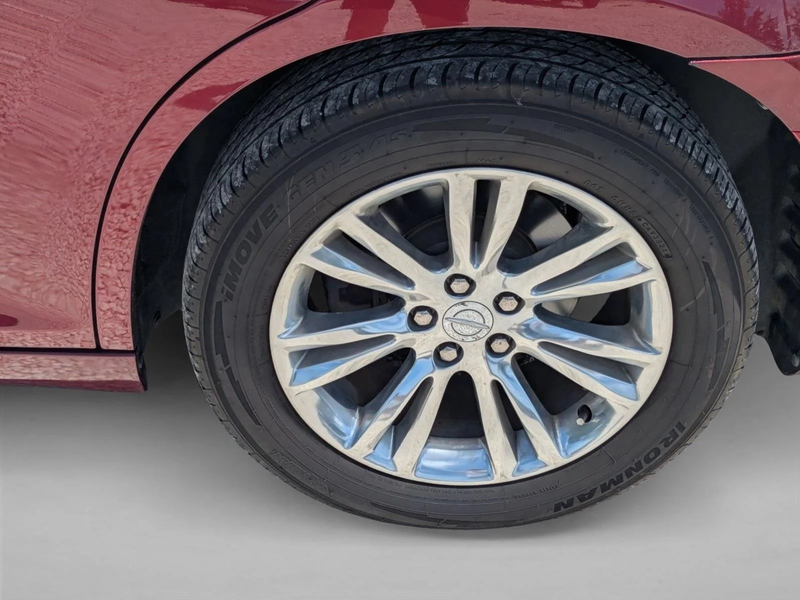 Used 2018 Velvet Red Pearlcoat Chrysler Touring L image 8