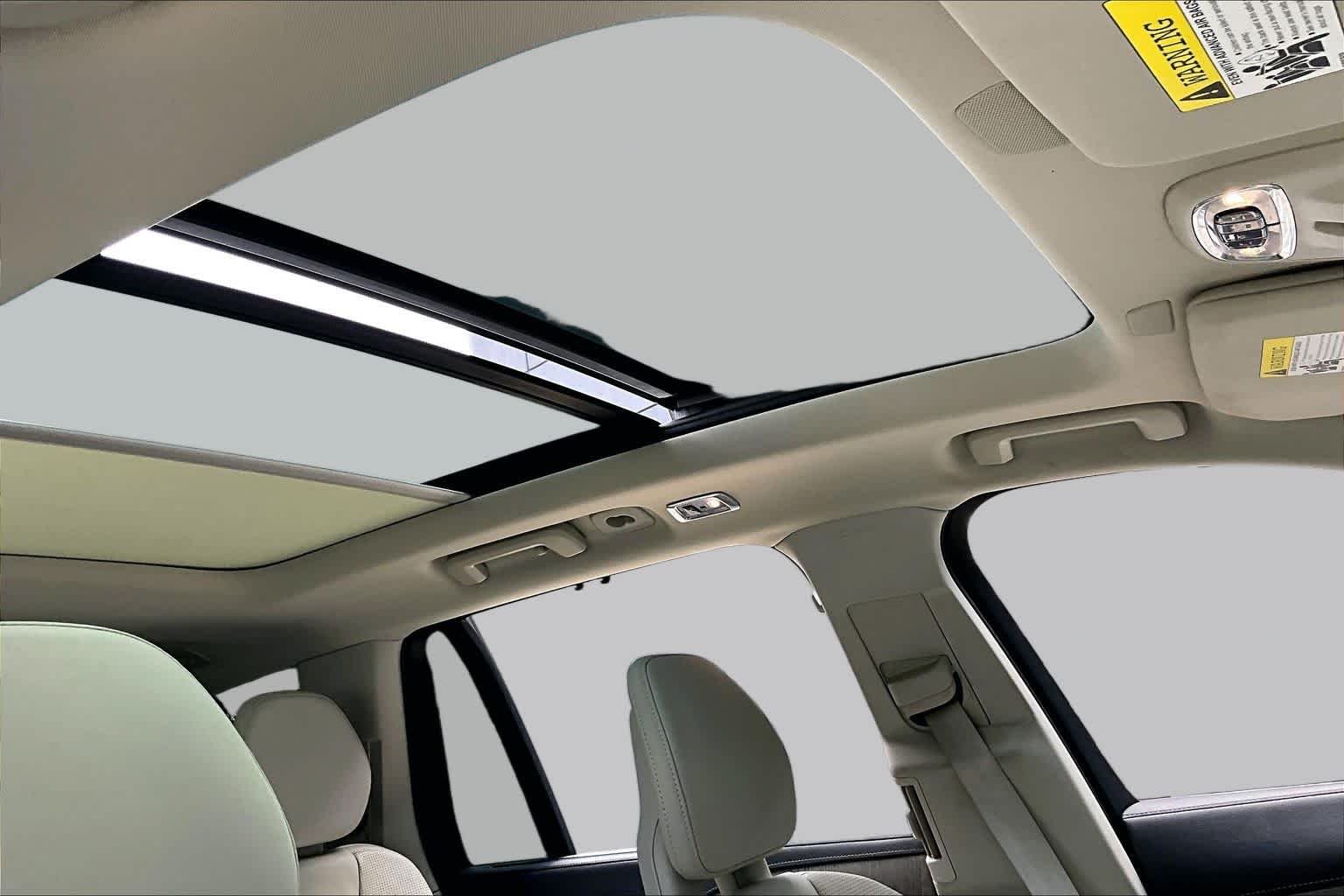 Used 2021 Crystal White Metallic Volvo Inscription image 14