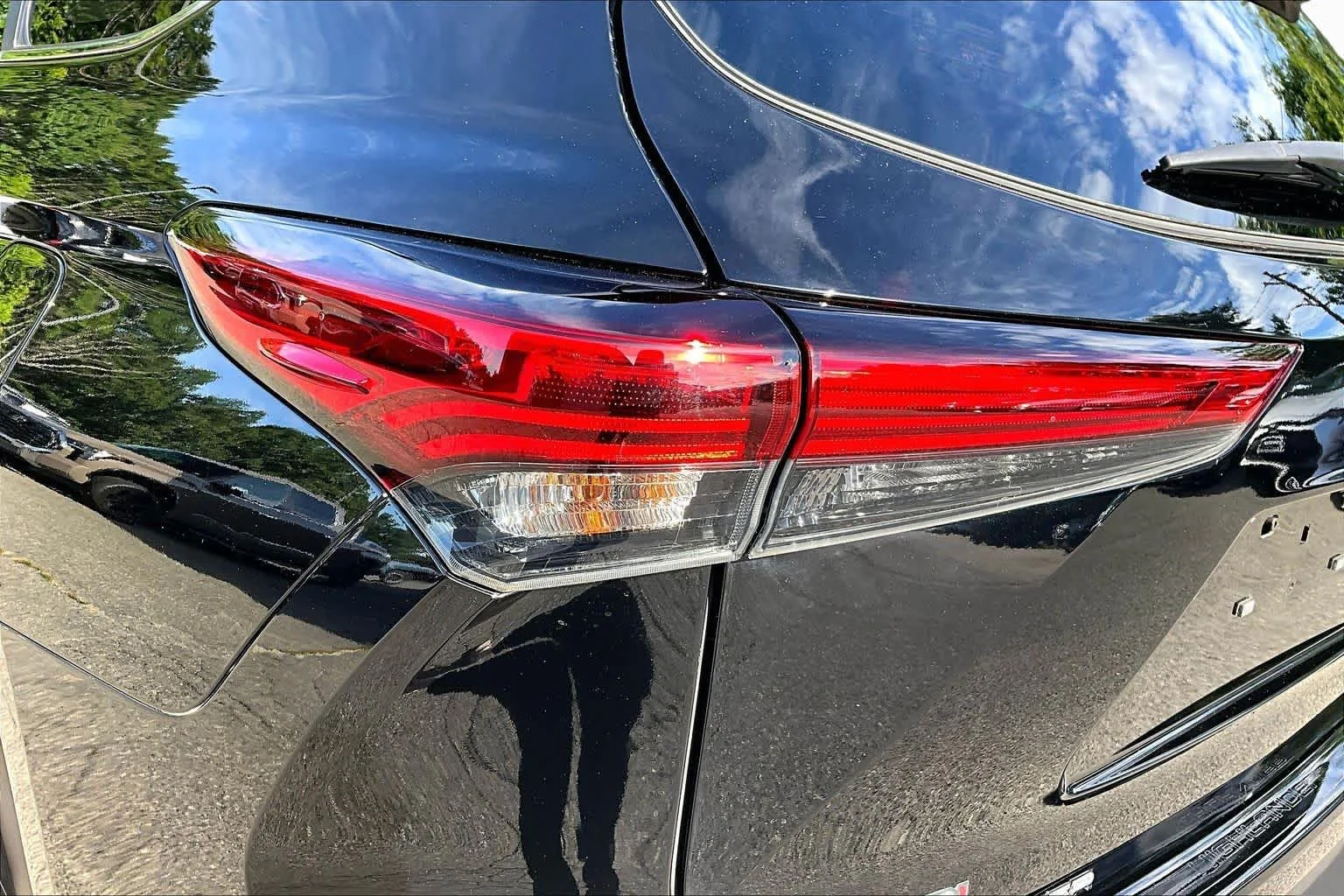 Used 2023 Midnight Black Metallic Toyota XLE image 27