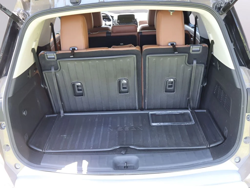 Used 2024 Beige Nissan Platinum image 17