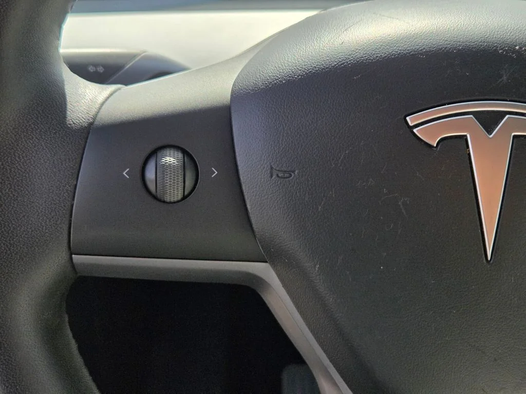 Used 2020  Tesla Long Range image 27