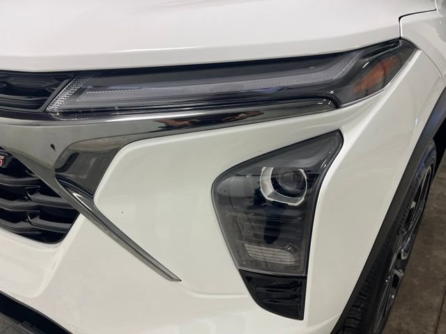 Used 2025 Summit White Chevrolet 2RS image 4