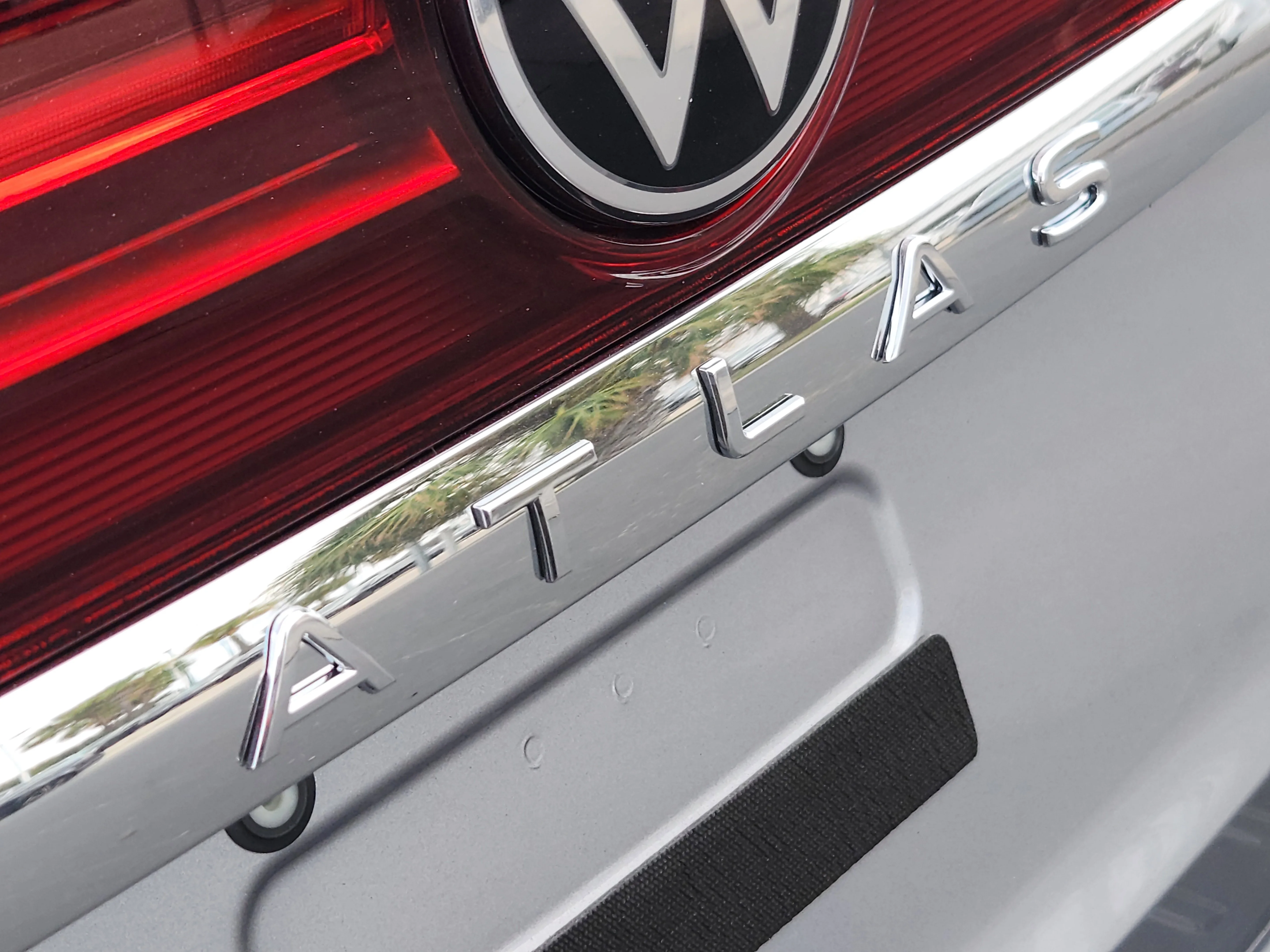 New 2026 Silver Volkswagen 2.0T SE w/Technology image 8