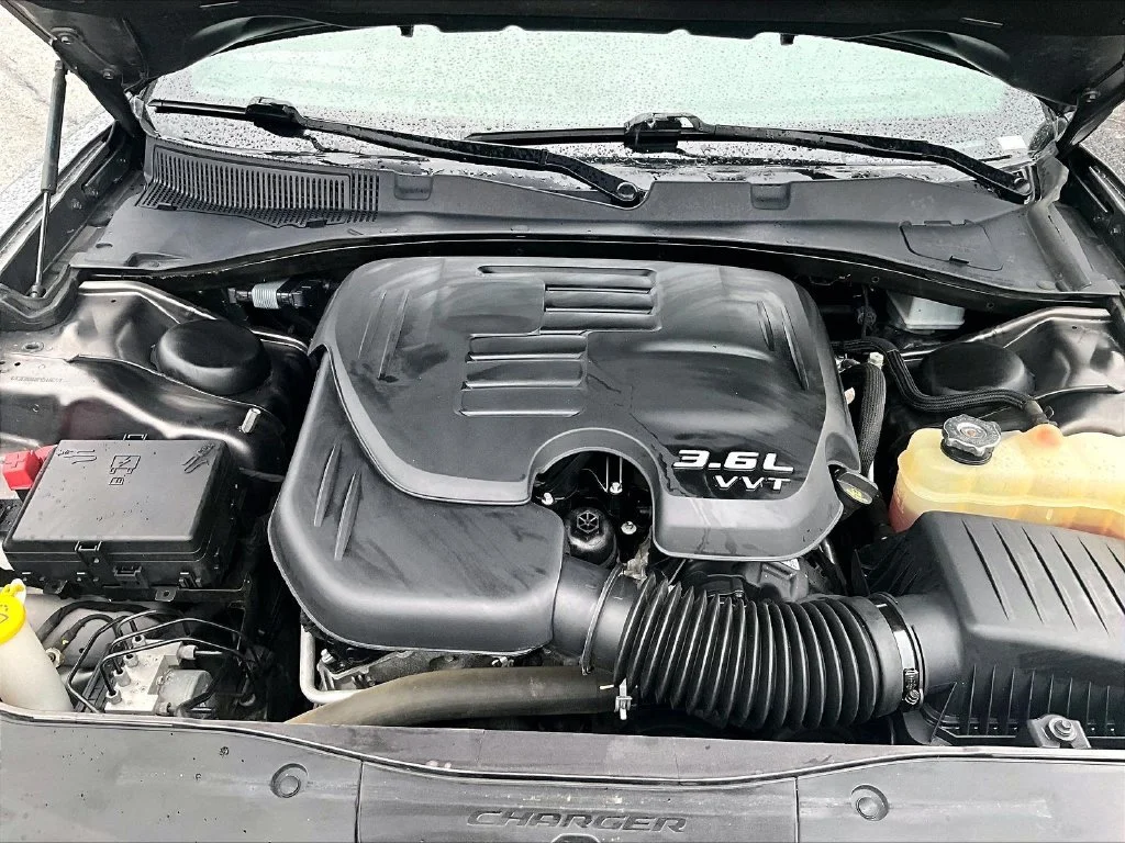 Used 2023 Gray Dodge SXT image 11