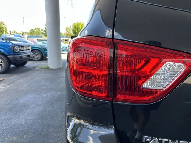 Used 2020 Black Nissan SL image 27
