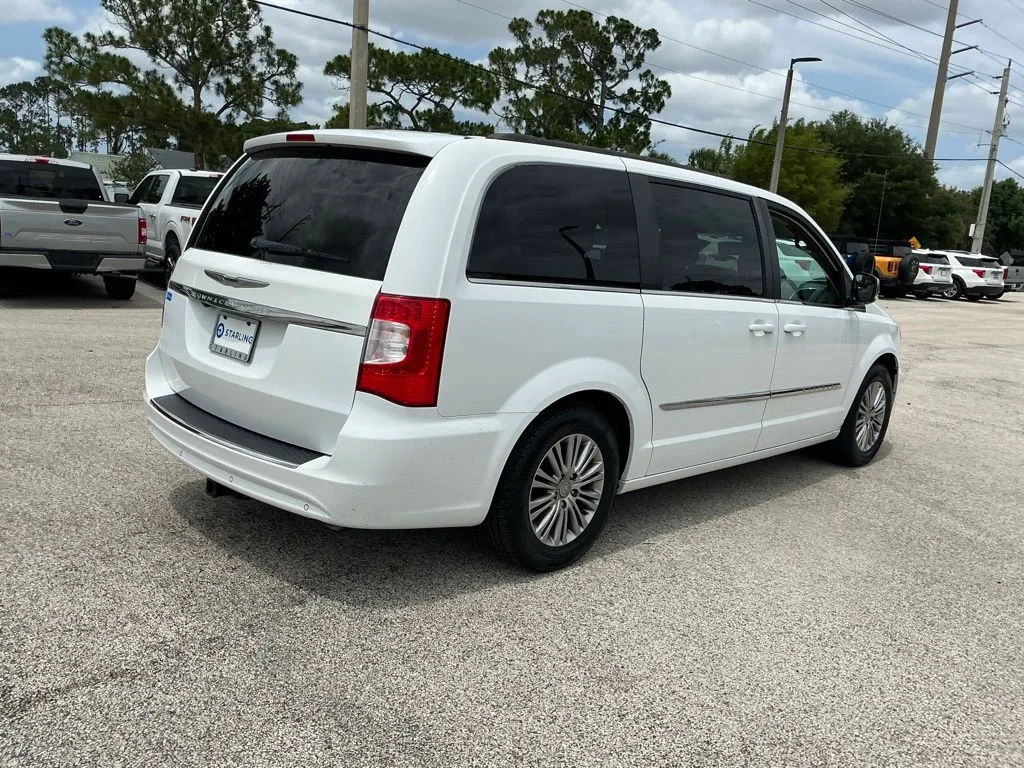 Used 2014 White Chrysler Touring-L image 14