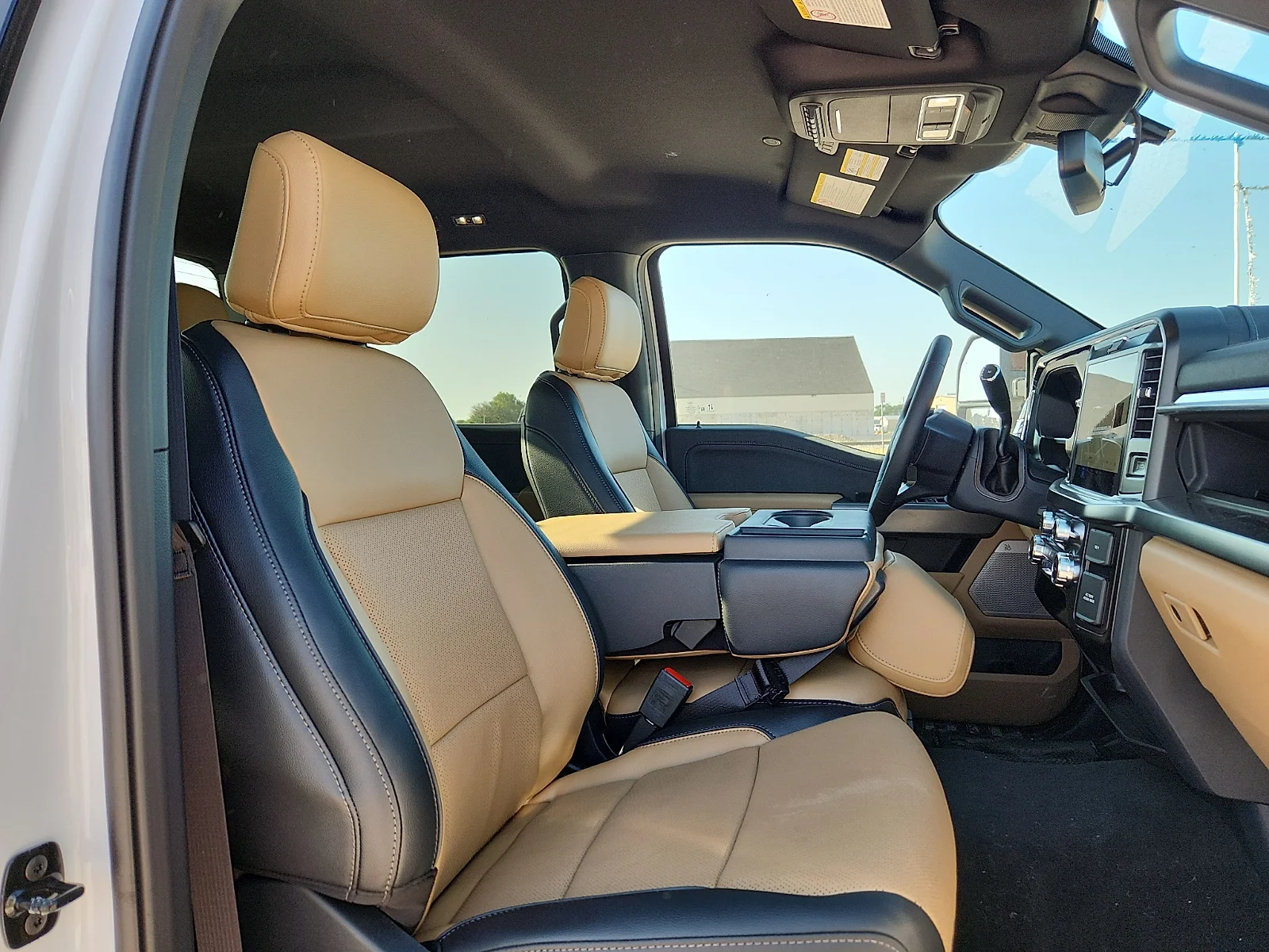 New 2026 Oxford White Ford Lariat image 20