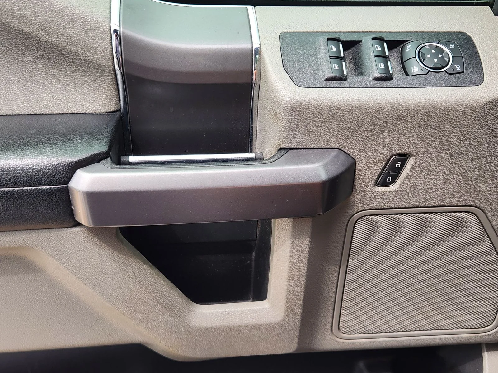 Used 2020 White Ford XLT image 23