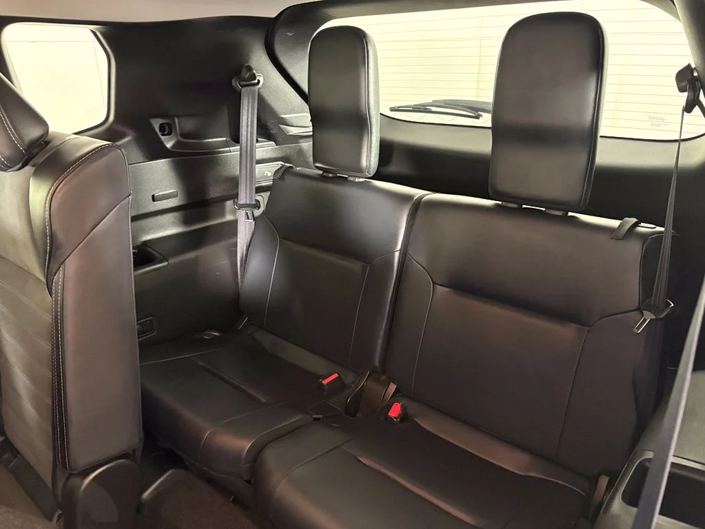 Used 2024 Silver Mitsubishi  image 39