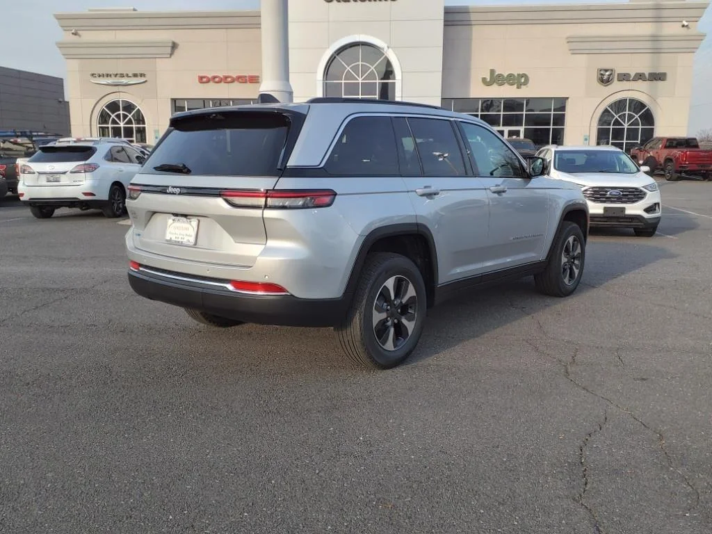 Used 2024 Silver Zynith Jeep  image 23