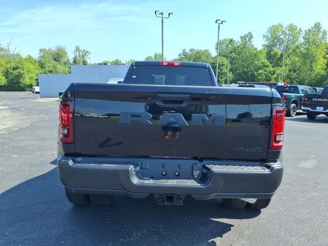 New 2026 Diamond Black Crystal Pearl-Coat Exterior Paint RAM Tradesman image 6