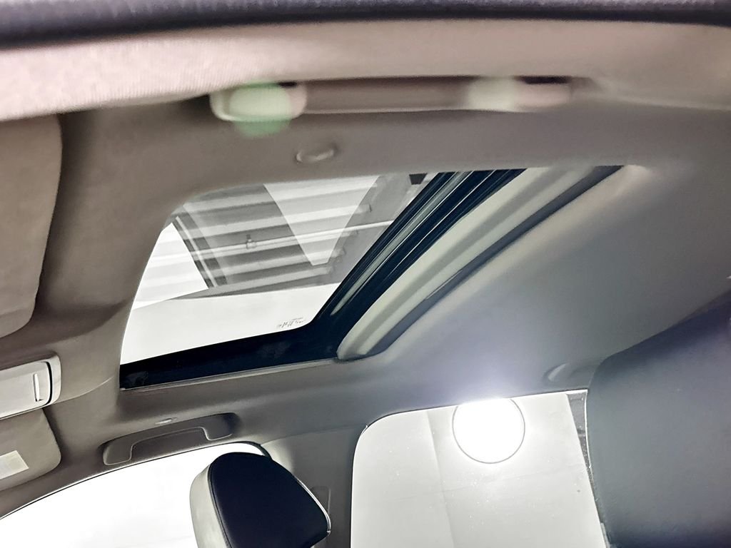 Used 2023 Silver Honda EX-L image 18