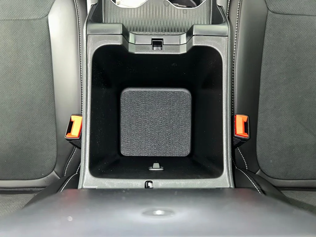 New 2026 Baltic Gray Metallic Clear-Coat Exterior Paint Jeep Altitude image 10