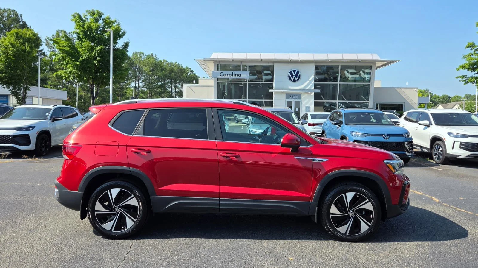 Certified Used 2024 Kings Red Metallic Volkswagen SE image 5