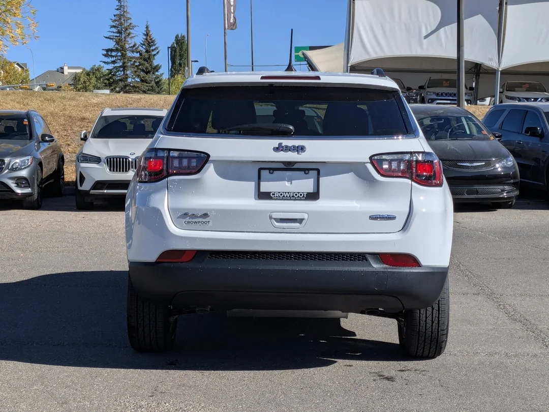 New 2026 White Jeep North - - 4x4 - Full Sunroof - Power Liftgate - Uconnect5 NAV w/ 10.1inch display & More! image 7