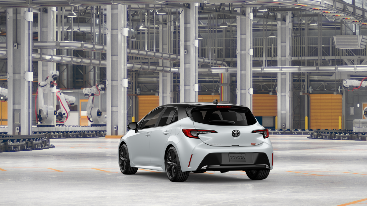 New 2027 Wind Chill Pearl with Black roof Toyota XSE image 7
