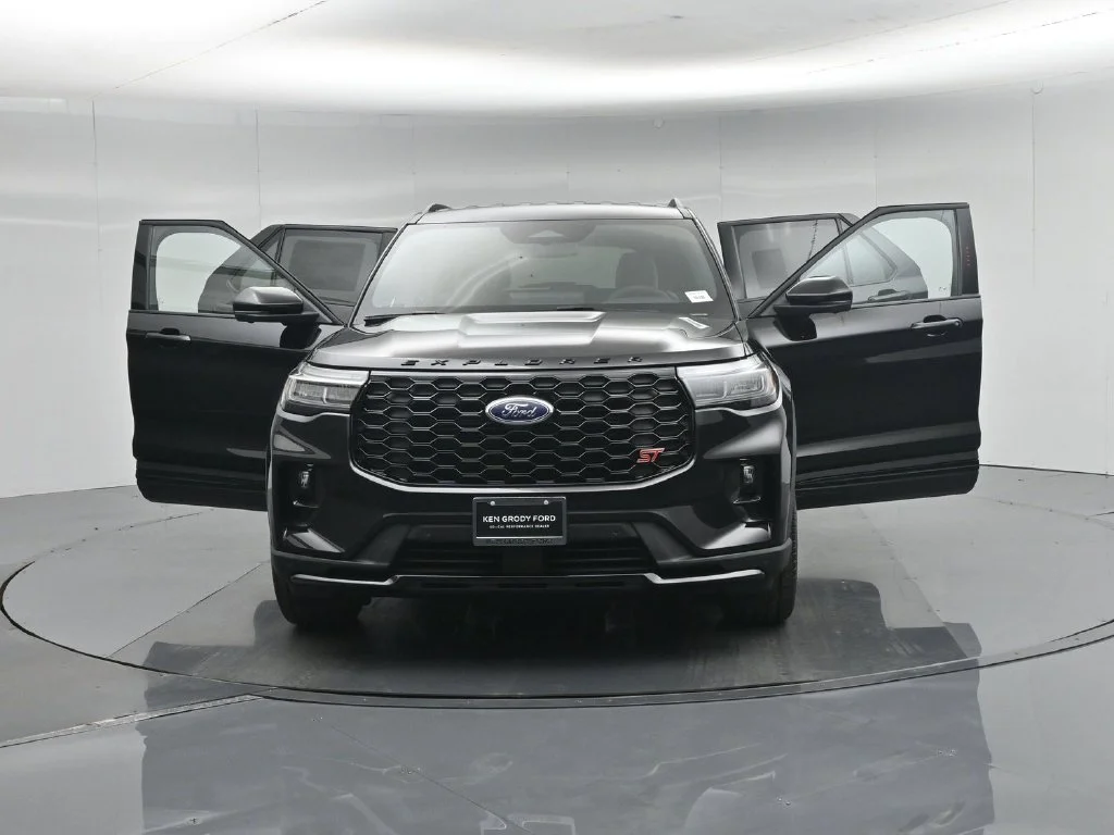 New 2026 Agate Black Metallic Ford ST image 32