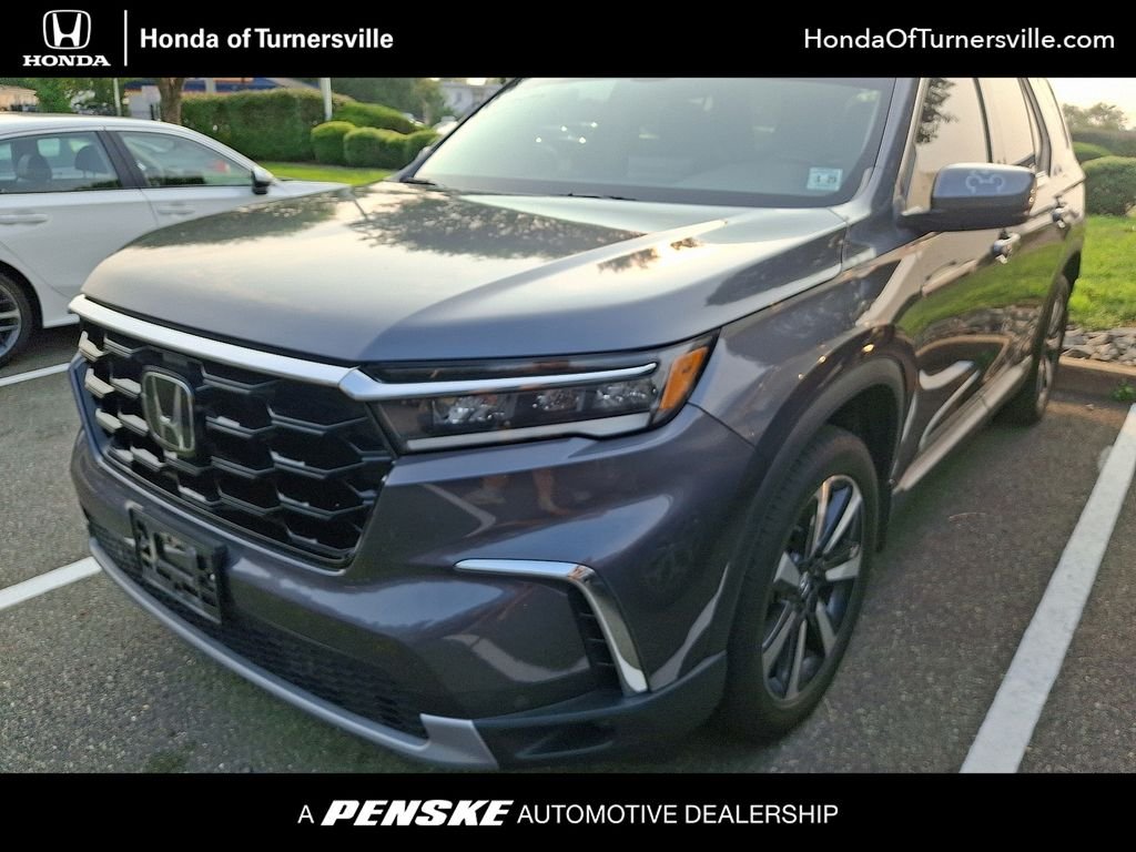 Certified Used 2024 Modern Steel Metallic Honda AWD TRG image 1