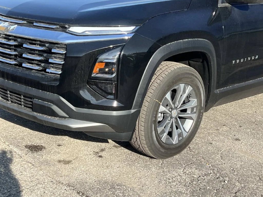 2027 Chevrolet Equinox LT - Photo 7