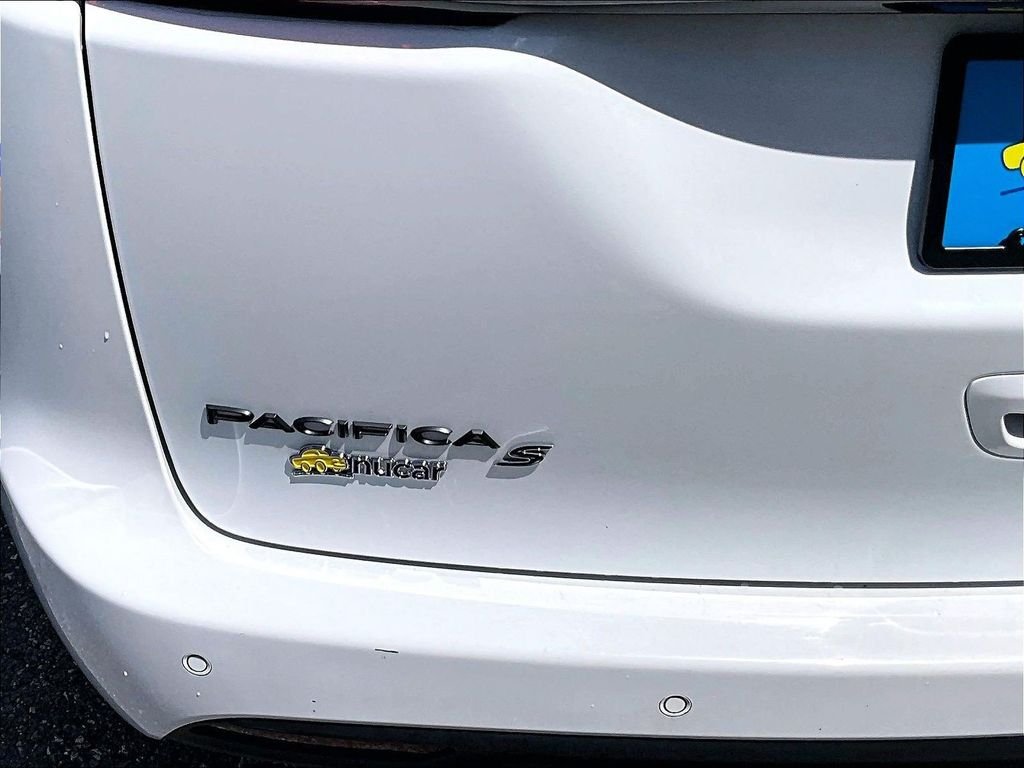 Used 2021 White Chrysler Touring L image 29