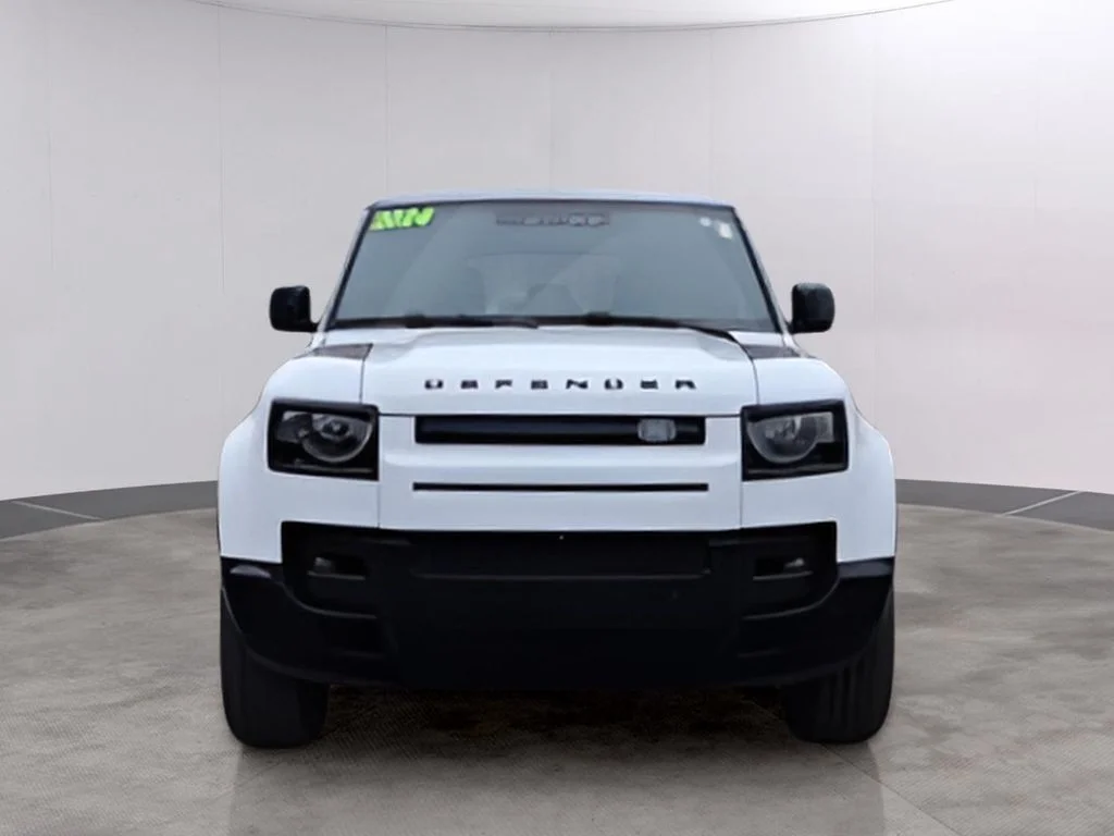 Used 2024 Fuji White Land Rover X-Dynamic SE image 2