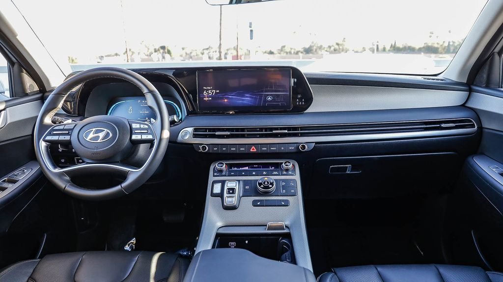 Used 2025 Silver Hyundai SEL image 15