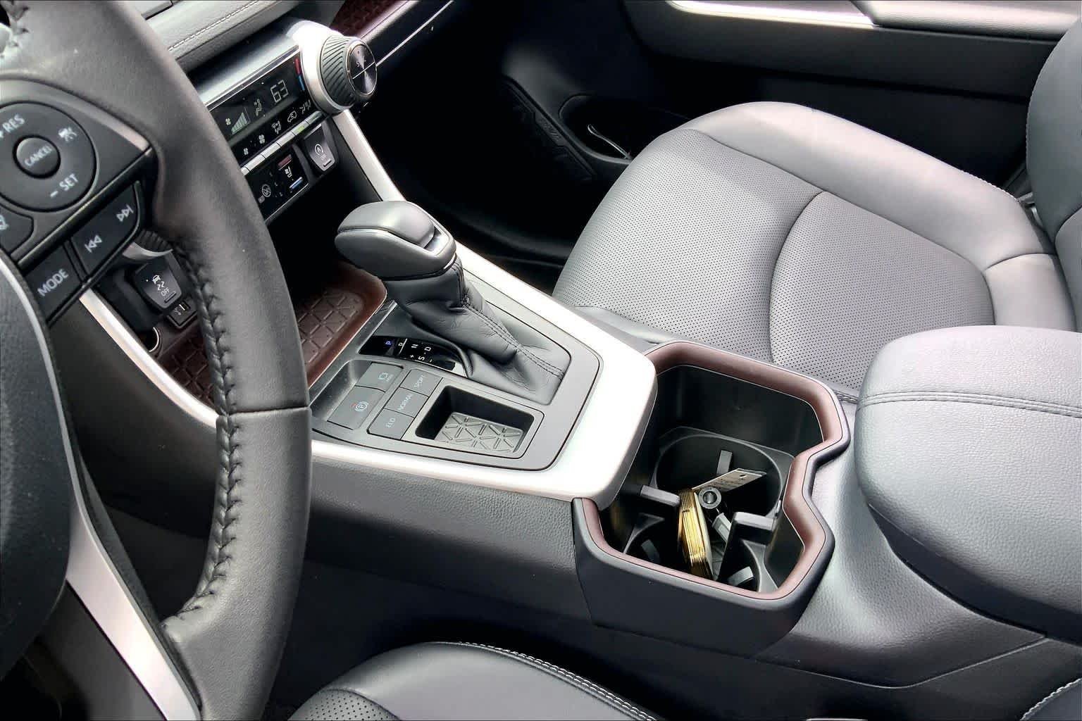 Used 2025 Wind Chill Pearl Toyota Limited image 17