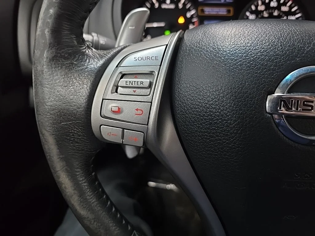 Used 2015 Red Nissan 3.5 SL image 20
