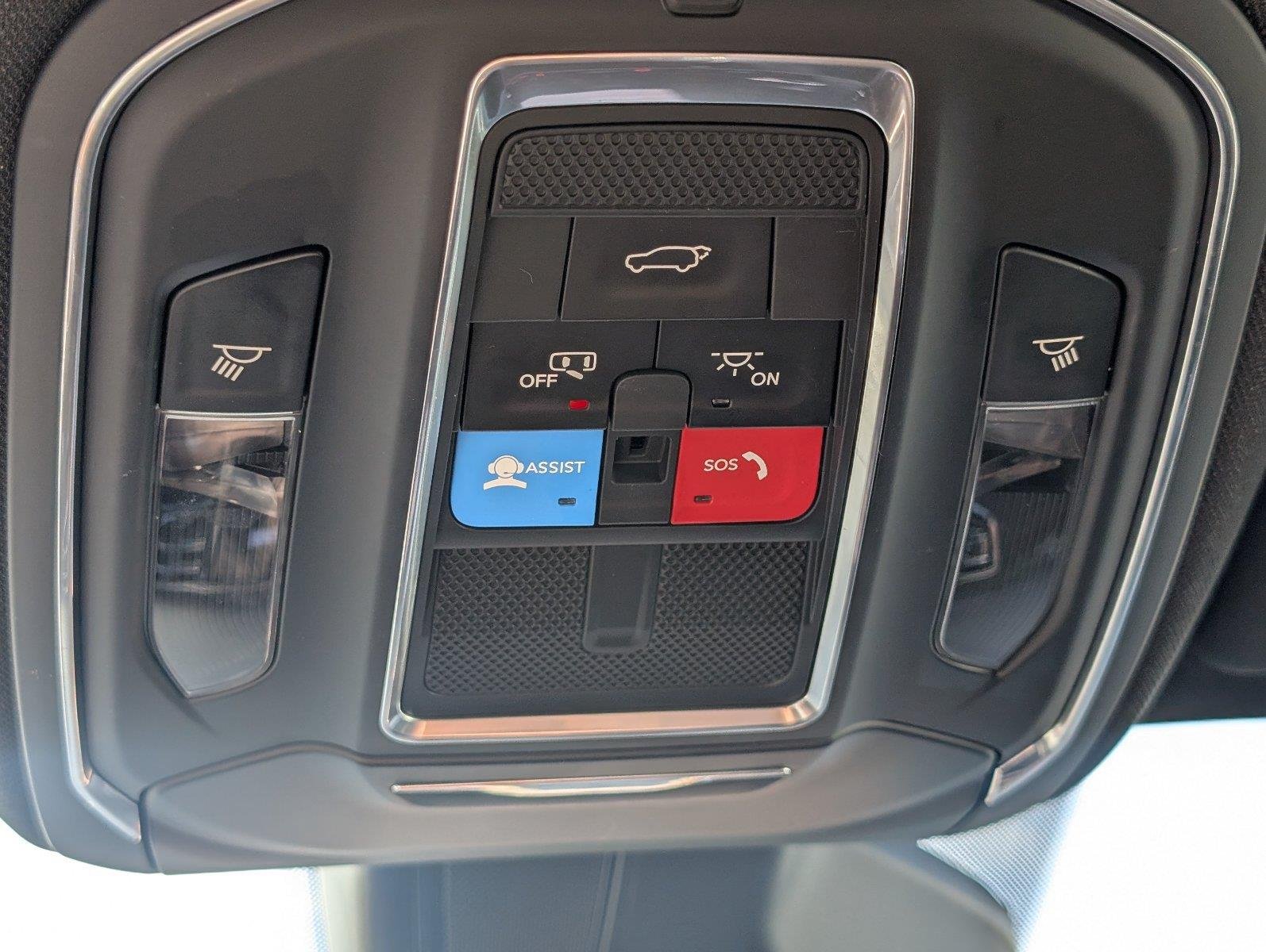 Used 2024 Baltic Gray Metallic Clearcoat Jeep Series III image 21