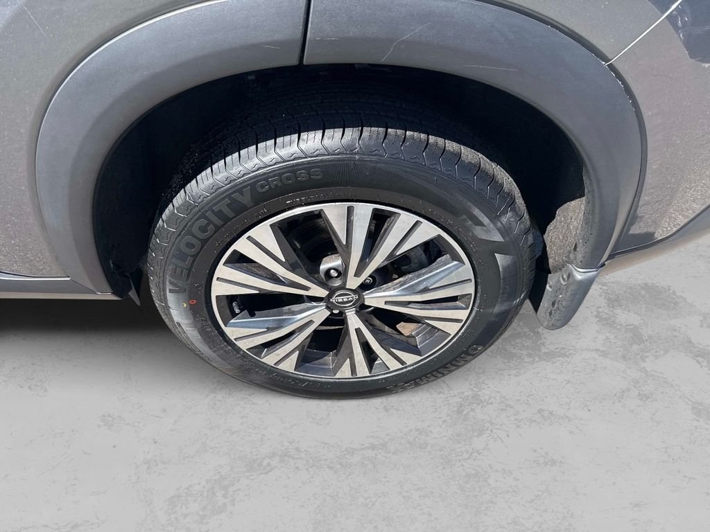 Used 2023 Gray Nissan SV image 13