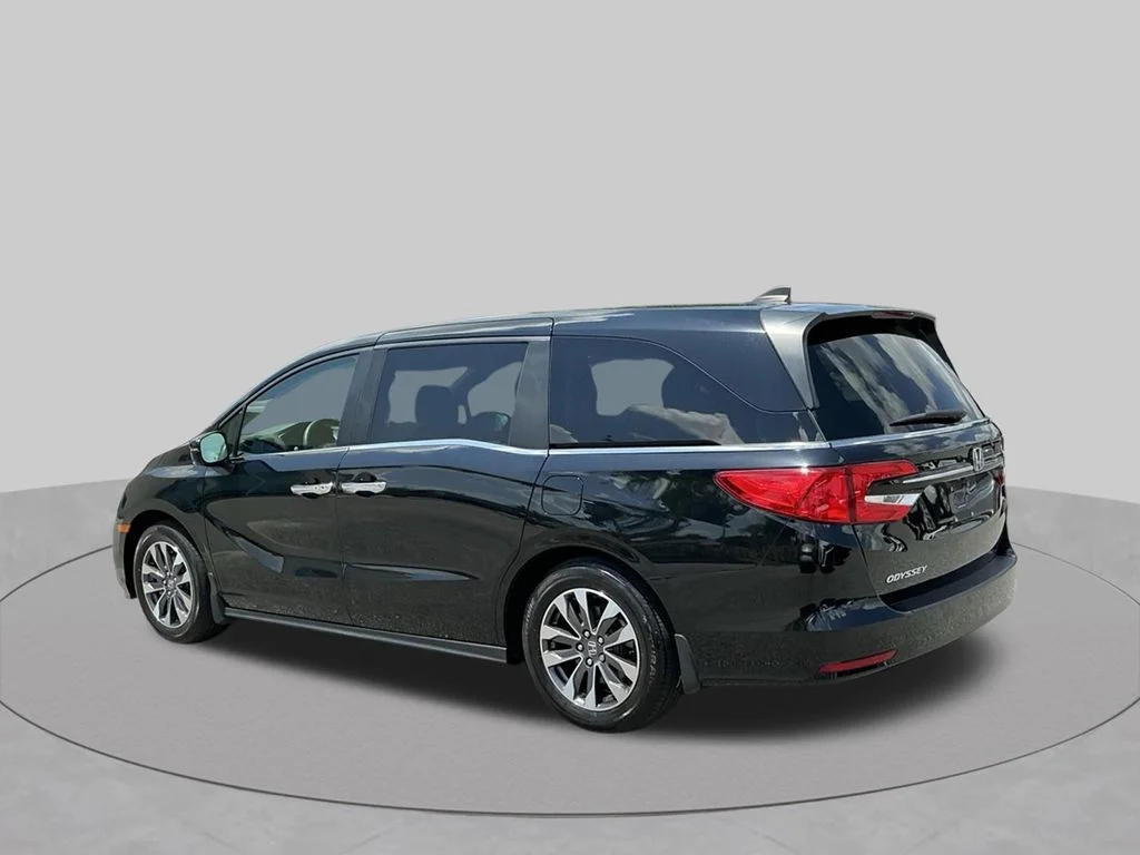 Used 2024  Honda EX-L image 3