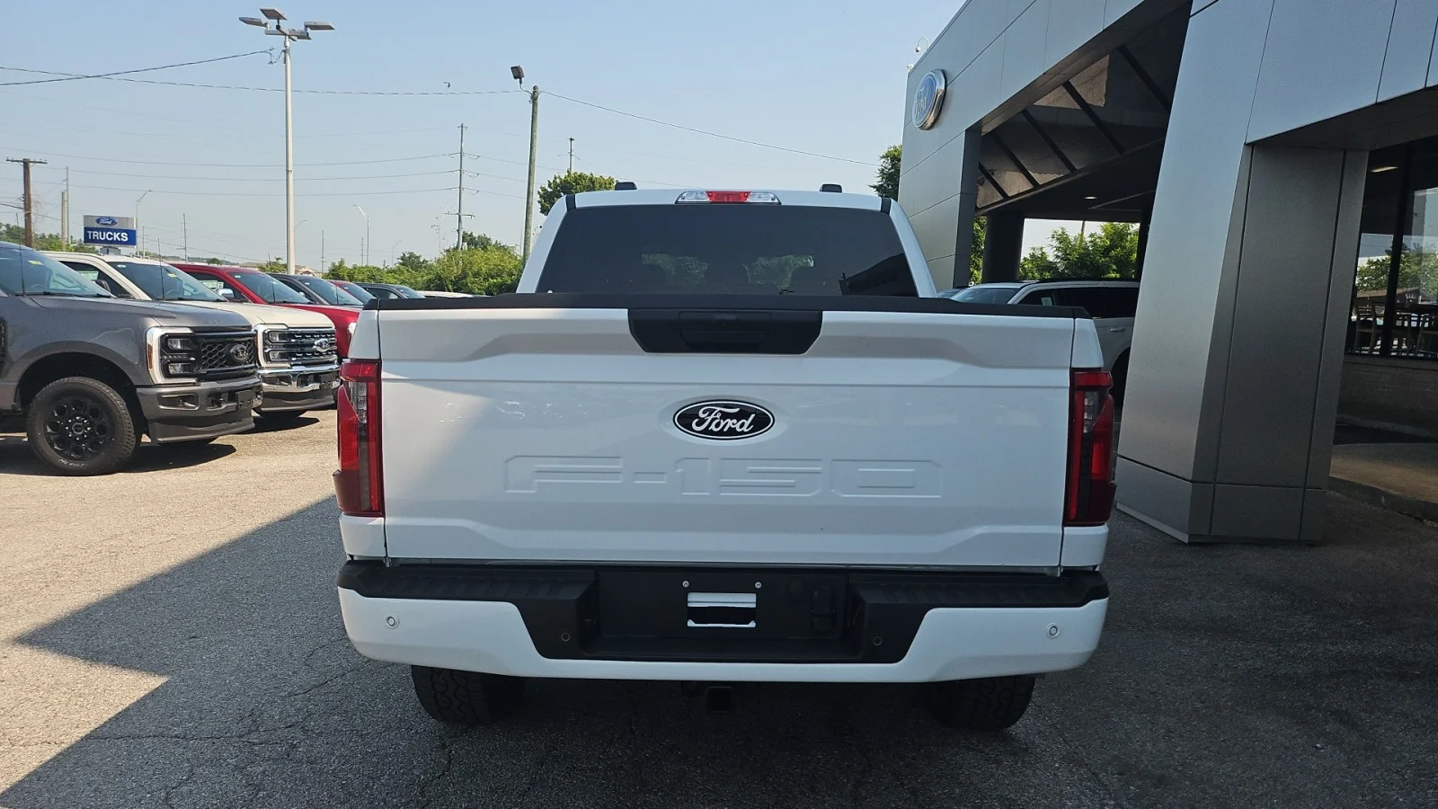 New 2026 Oxford White Ford XLT 4WD image 4