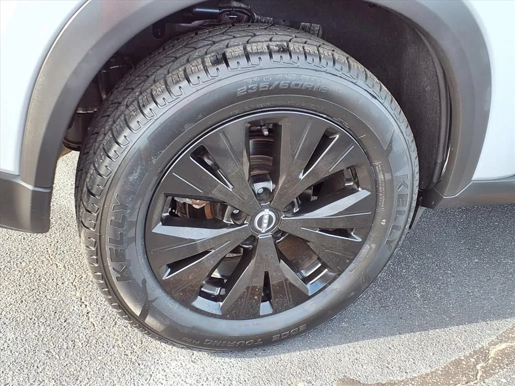 Used 2022 Silver Nissan SV Intelligent AWD image 20
