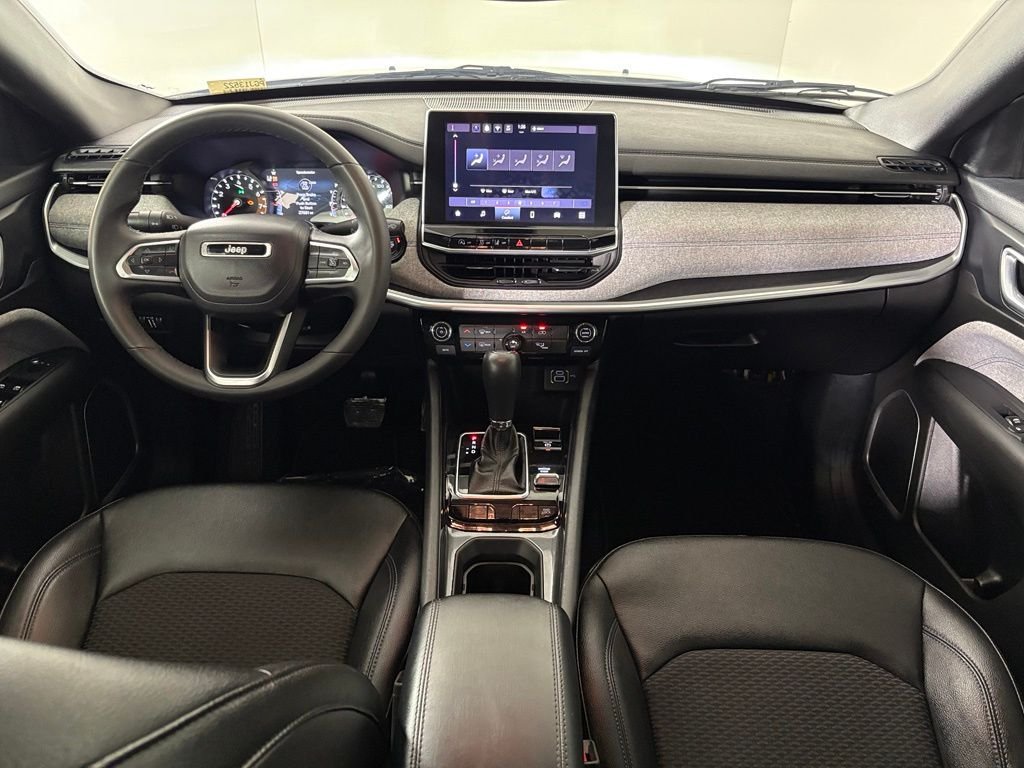 Used 2024 White Jeep Latitude image 32