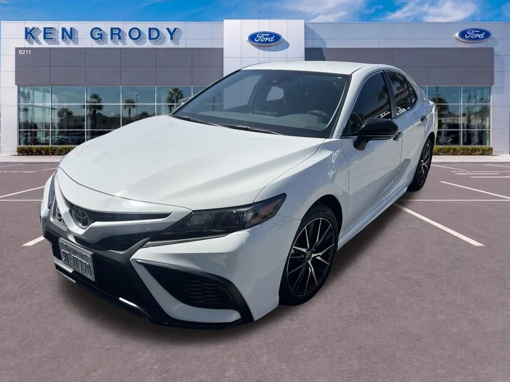 Used 2023 White Toyota SE image 8