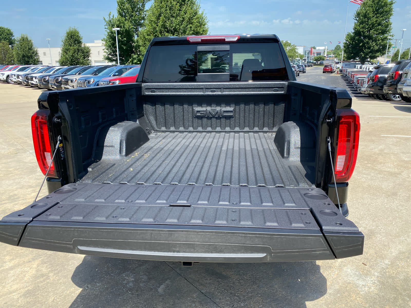 2026 GMC Sierra 1500 SLT - Photo 29