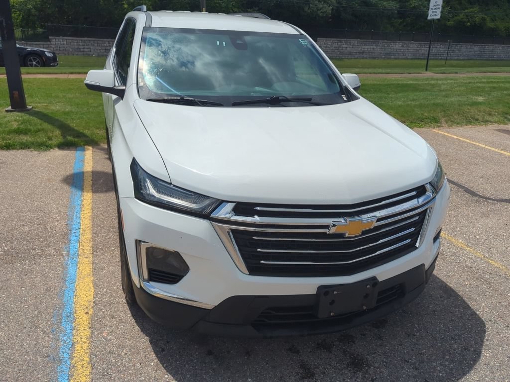 Used 2023 Summit White Chevrolet LT Cloth image 3