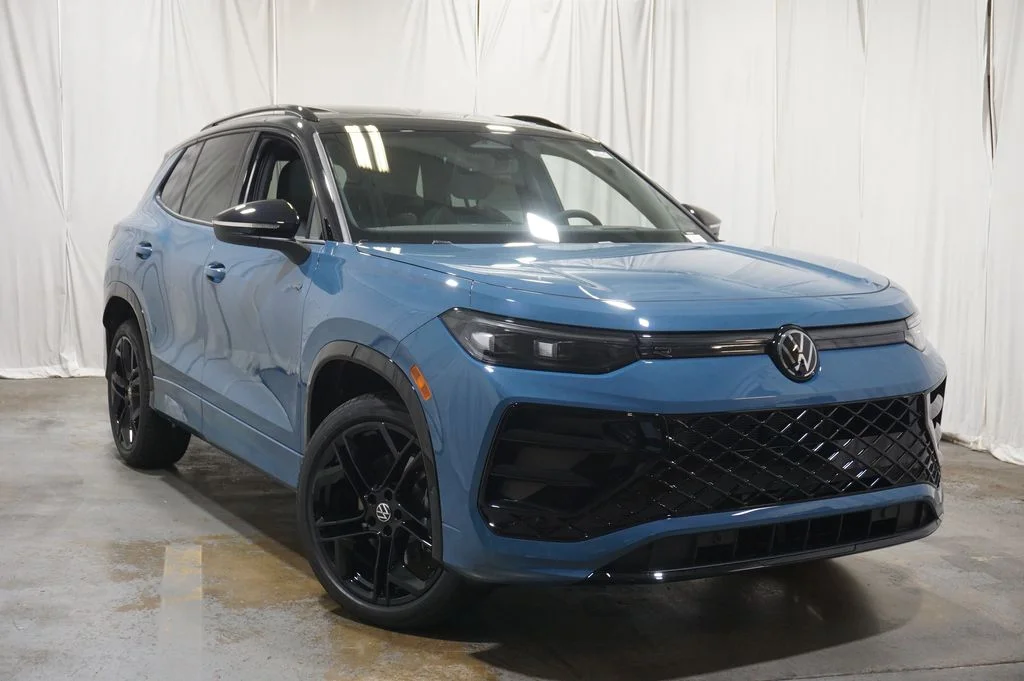 New 2026  Volkswagen 2.0T SE R-Line Black image 3
