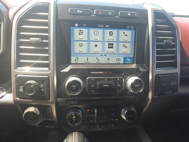Used 2018 White Ford Platinum image 17