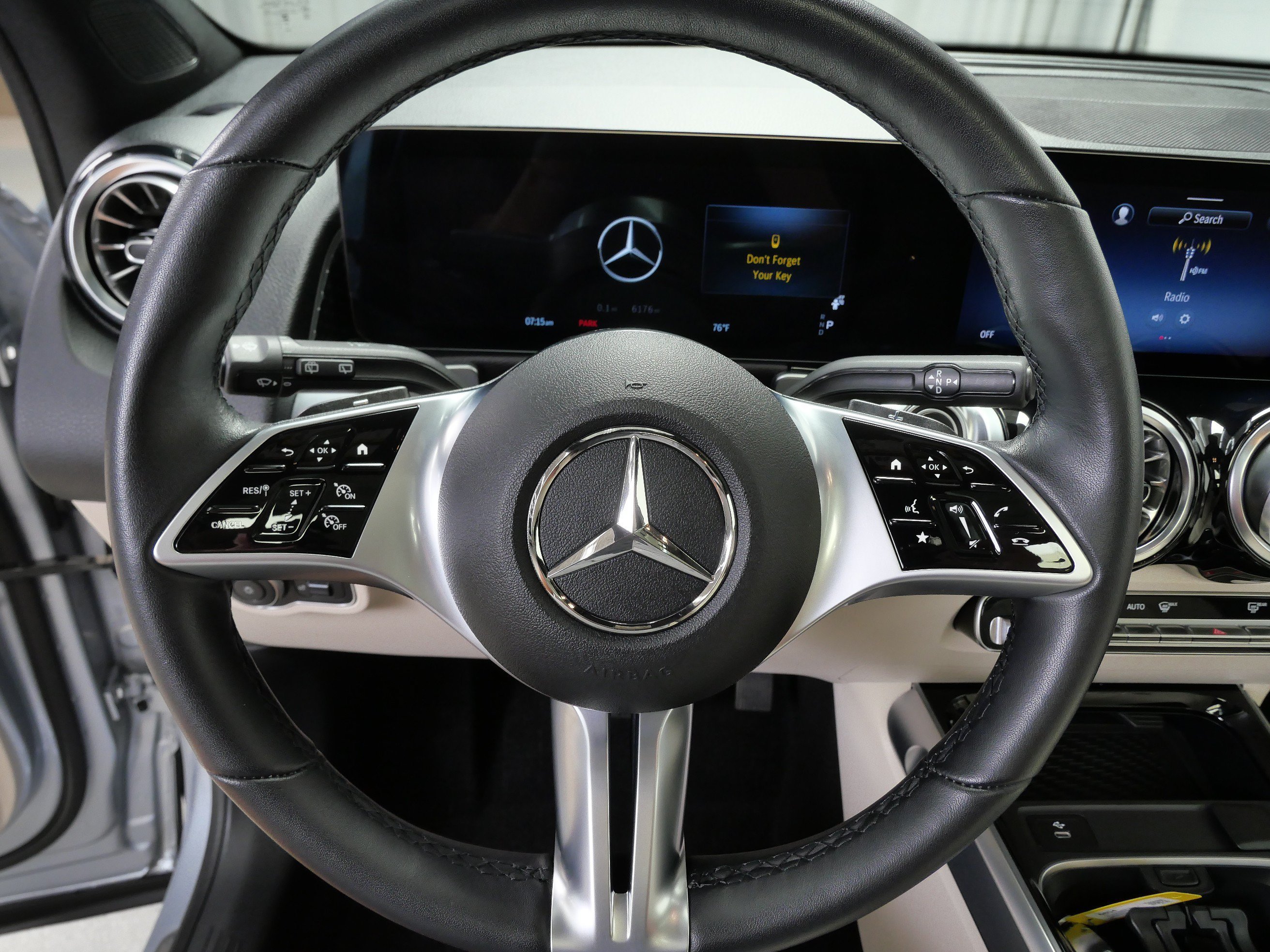 Used 2026 Cirrus Silver Metallic Mercedes-Benz GLB 250 image 23