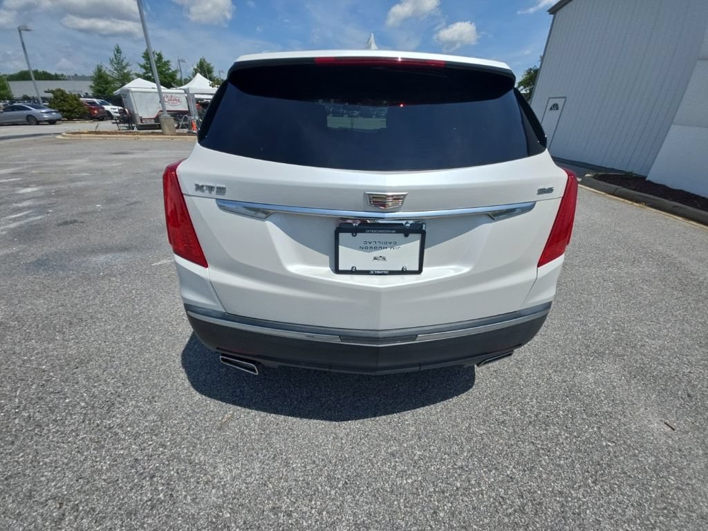 Used 2017 CRYSTAL WHITE TRICOAT Cadillac Luxury FWD image 4