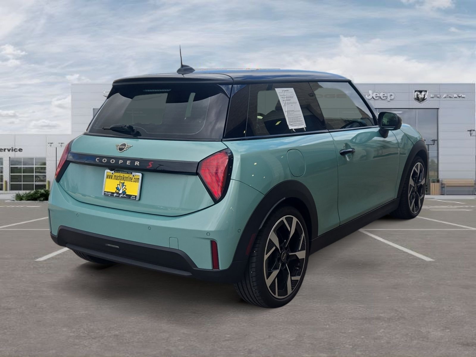 Used 2025 Green MINI  image 5