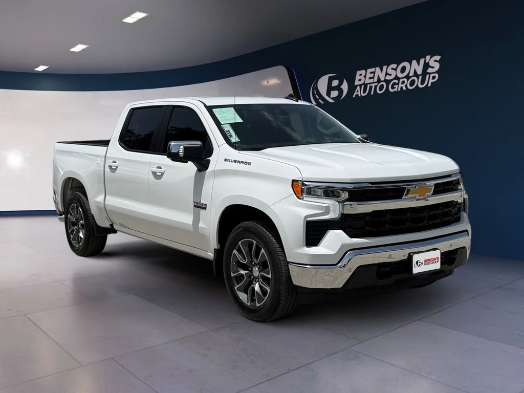 Used 2024 White Chevrolet LT image 7