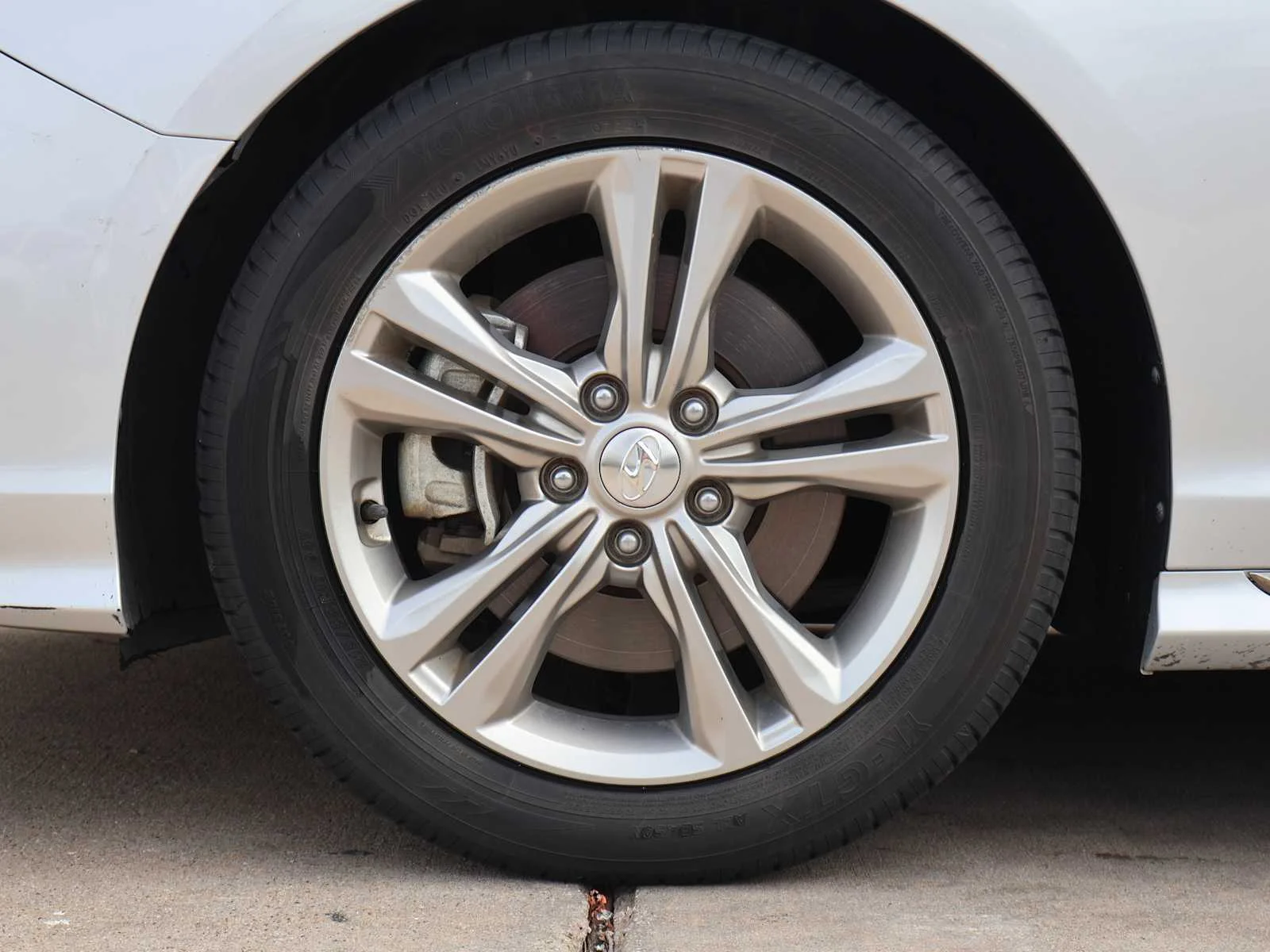 Used 2019 Symphony Silver Hyundai Sport image 5