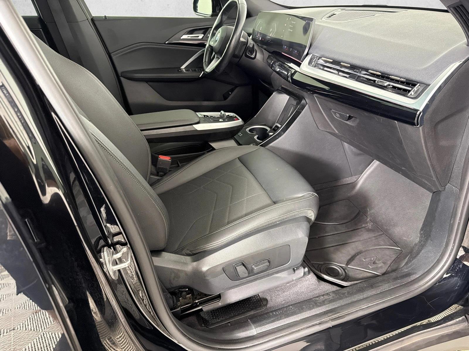 Used 2023 Black BMW xDrive28i image 15