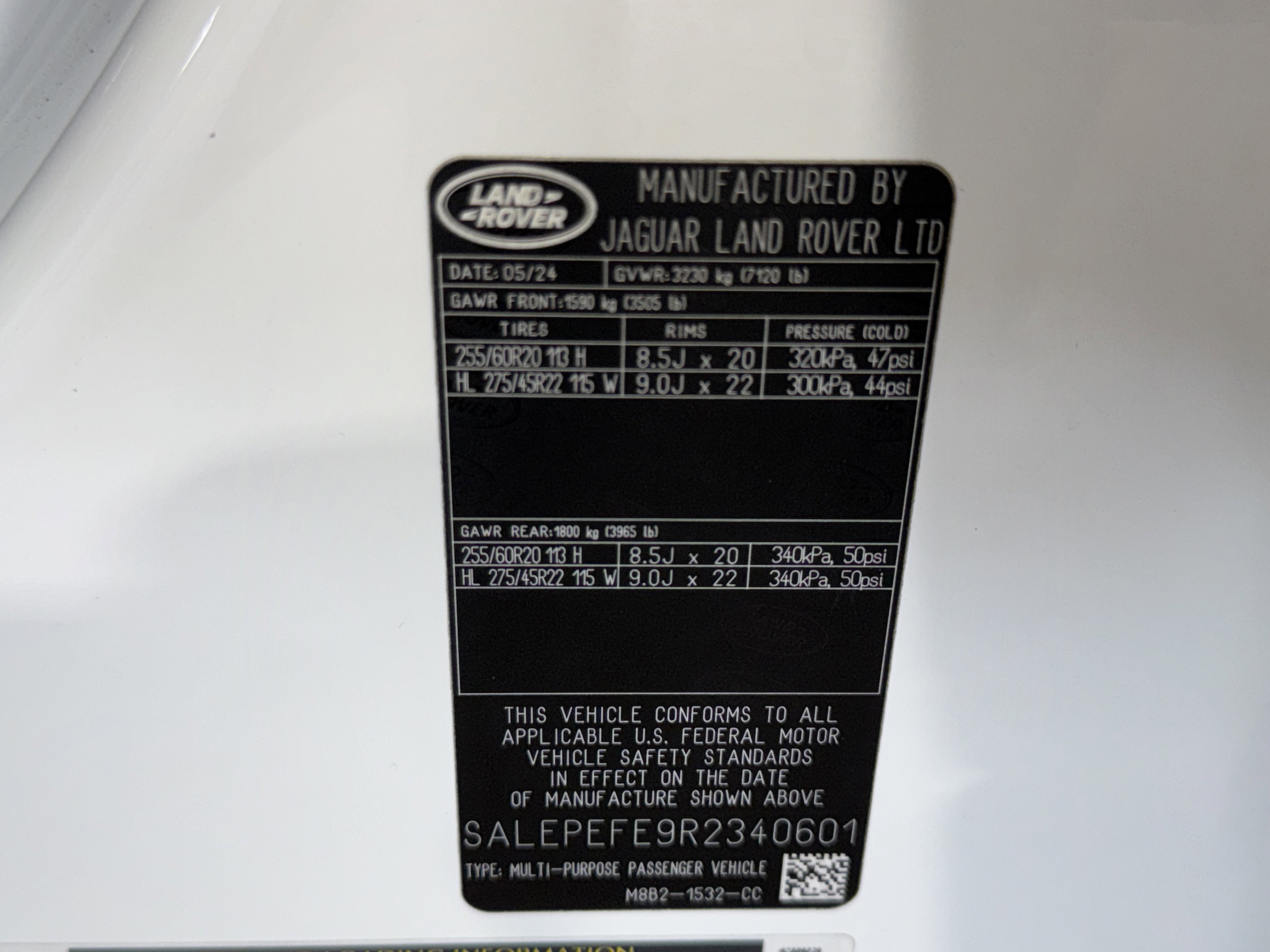 Used 2024 Fuji White Land Rover SE image 38