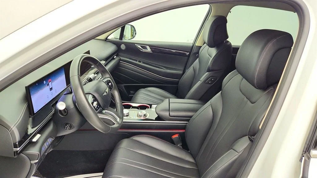 Used 2025 Uyuni White Genesis 2.5T AWD image 19
