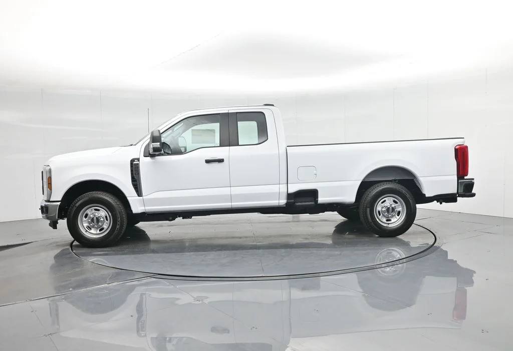 New 2026 Oxford White Ford XL image 31