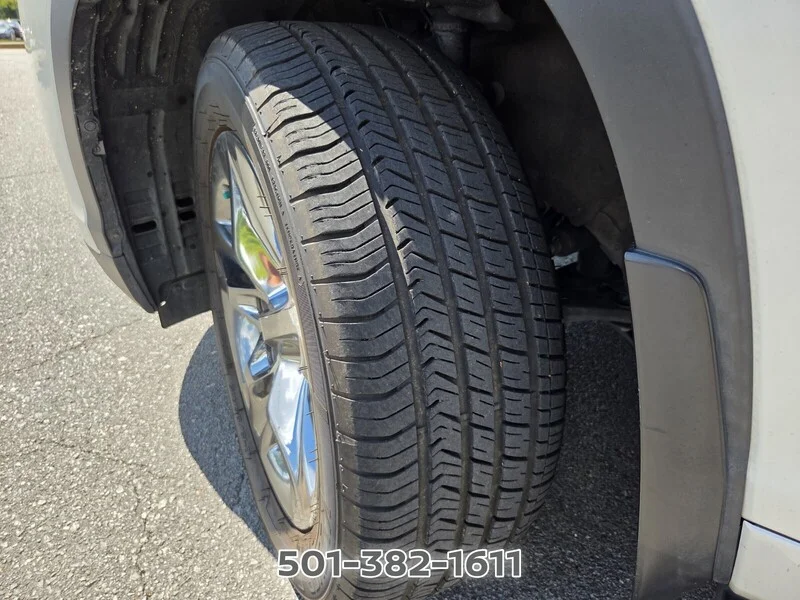 Used 2019 Blizzard Pearl TOYOTA LIMITED V6 FWD image 25