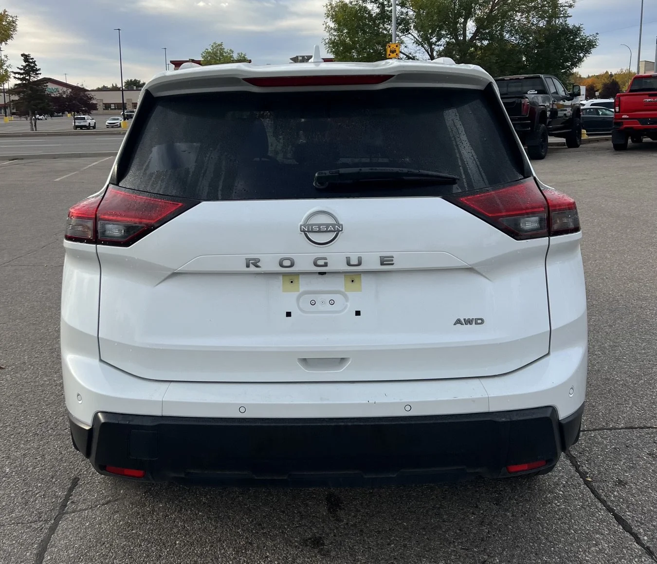 Used 2026 White Nissan SV Moonroof AWD image 4